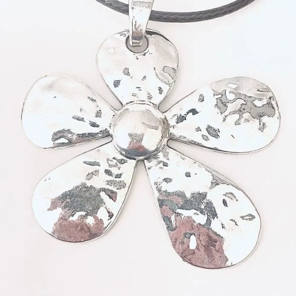 NWT Gorgeous Boho Silver Big Flower Brown Pu Suede Super Long Necklace